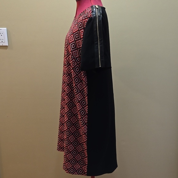 Diamond Geometric Patterned Dress - Picture 2 of 11